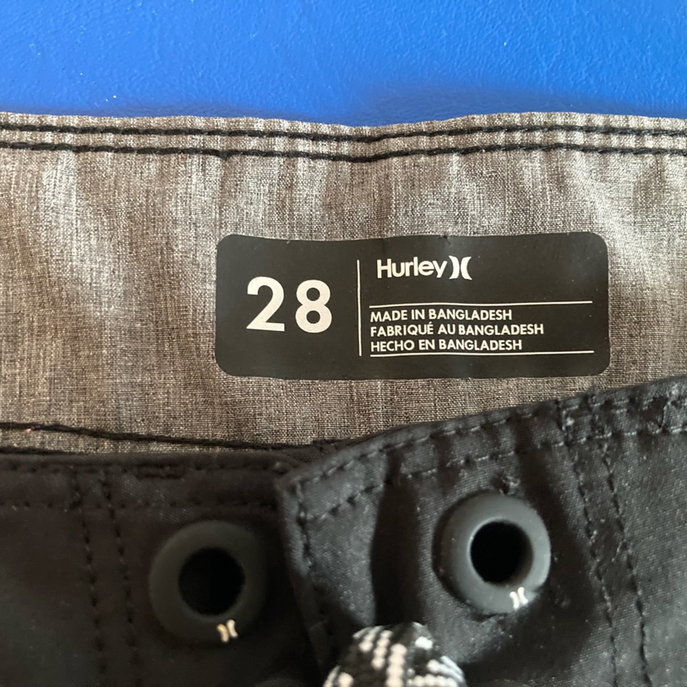 Hurley mens board shorts size 28. Drawstring waist. Quick dry.  Perfect shape - Picture 5 of 6